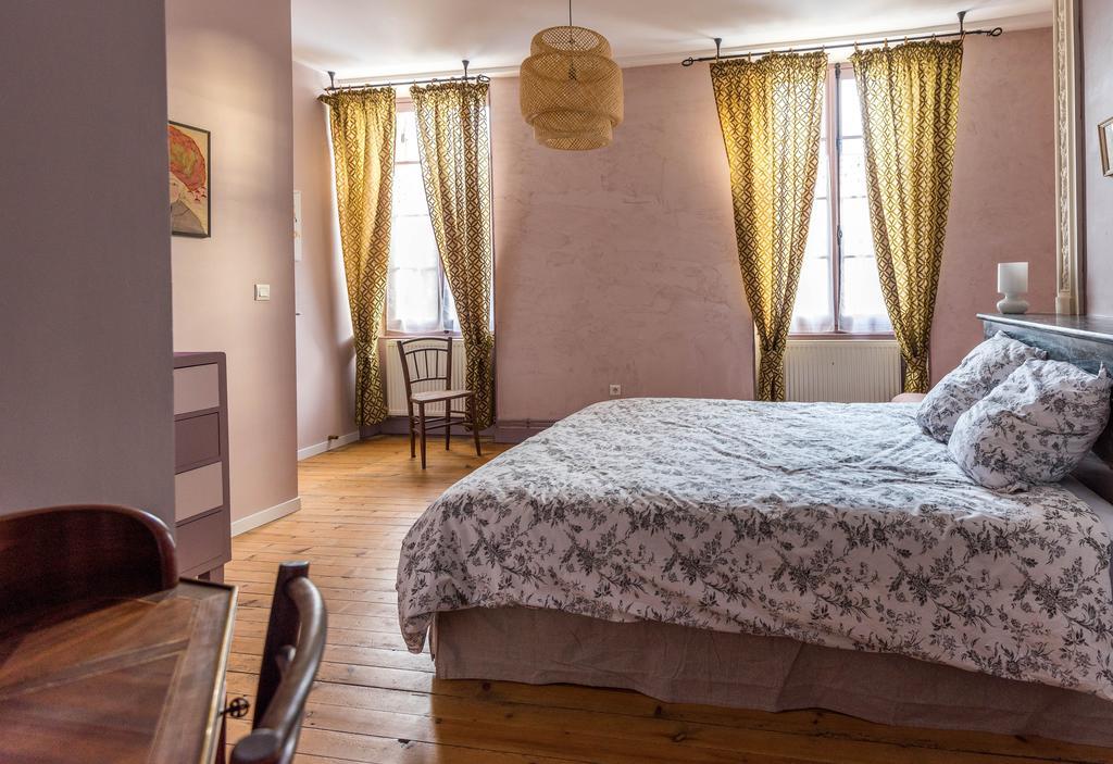 Chambres D'Hotes Le Relais Des Remparts Rions Exterior foto